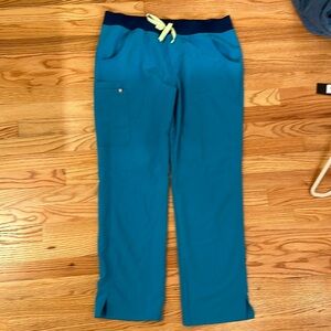 FIGS Kade Cargo Scrub Pant. Size L color Teal